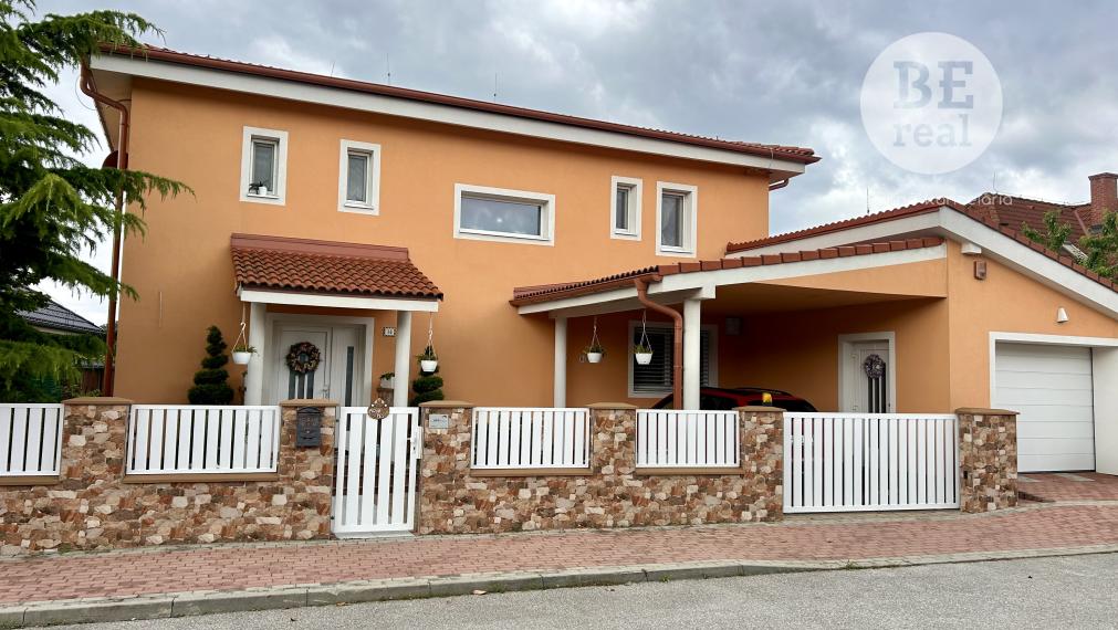 5 izbový rodinný dom s interiérovým bazénom v Pezinku