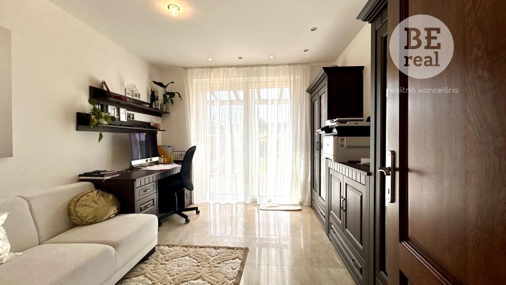 5 izbový rodinný dom s interiérovým bazénom v Pezinku