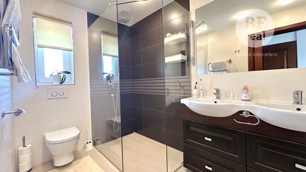 5 izbový rodinný dom s interiérovým bazénom v Pezinku