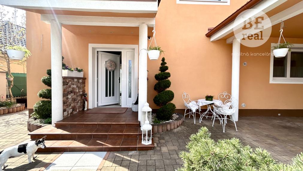 5 izbový rodinný dom s interiérovým bazénom v Pezinku