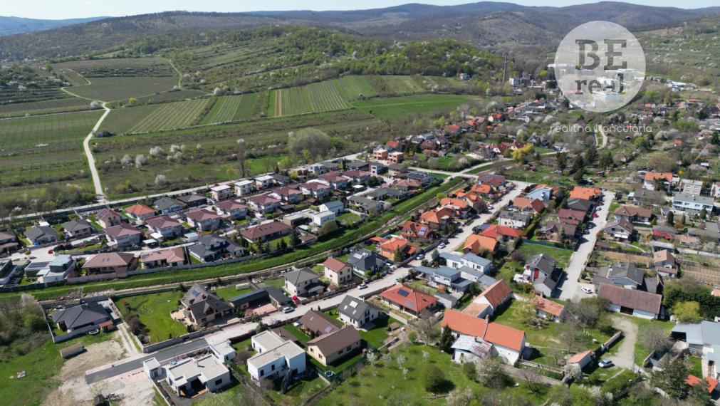 5 izbový rodinný dom s interiérovým bazénom v Pezinku