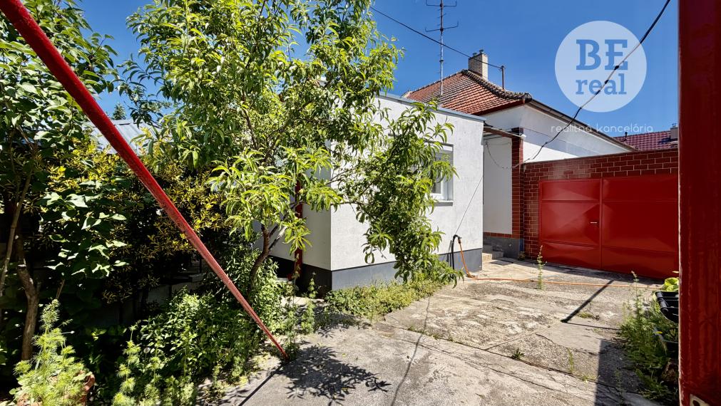 NA PREDAJ 4 izbový RODINNÝ DOM V NOVÝCH ZÁMKOCH