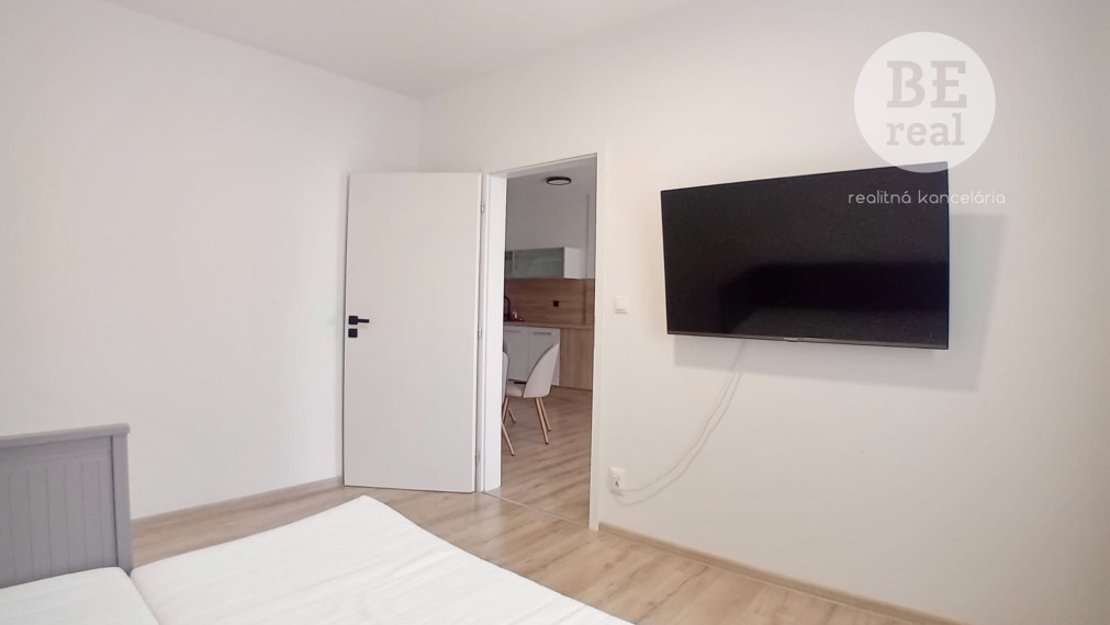 REZERVOVANÝ Komplet zrekonštruovaný 2 izbový byt na prenájom