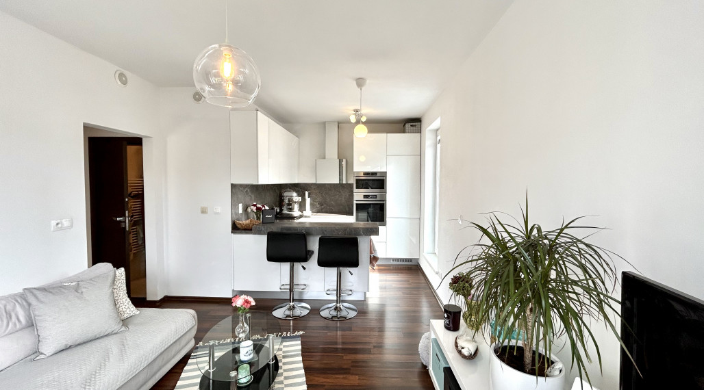 PREDANÝ Zariadený 2 izbový byt na Úderníckej ulici