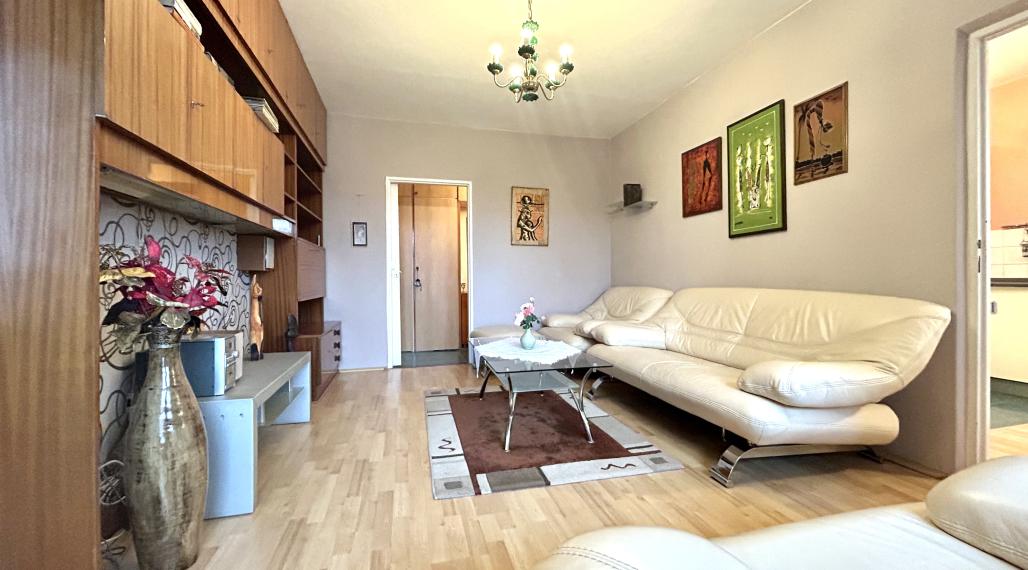 PREDANÝ Na predaj 3 izbový byt s loggiou v Karlovej Vsi