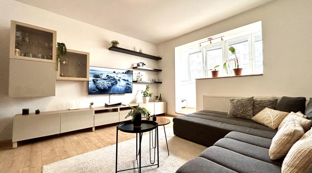 PRENAJATÝ Zariadený 3 izbový byt so samostatnými izbami a kuchyňou