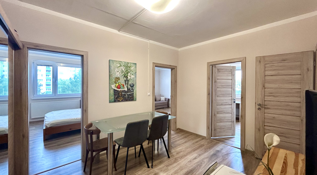 PRENAJATÝ - Na prenájom 3 izbový byt s loggiou na Tematínskej ulici