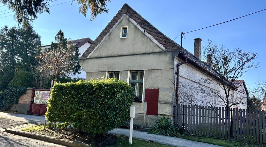 Na predaj dva domy v centre Dunajskej Lužnej