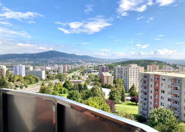 PREDANÝ Veľkorysý 1 izbový byt, z ktorého máte Nitru ako na dlani