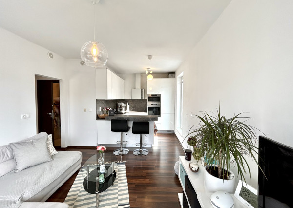 PREDANÝ Zariadený 2 izbový byt na Úderníckej ulici