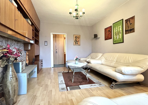 PREDANÝ Na predaj 3 izbový byt s loggiou v Karlovej Vsi