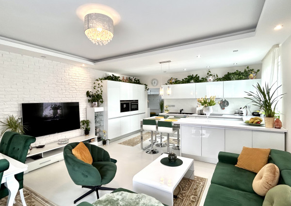 PRENAJATÝ Luxusný 3 izbový byt s garážovým parkovaním