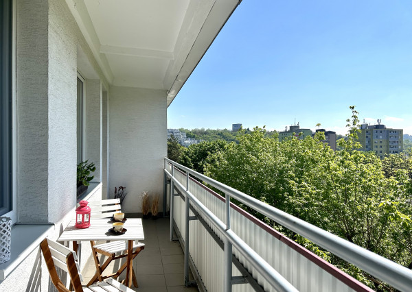 PREDANÝ 3 izbový byt s veľkou loggiou na Tilgnerovej ulici