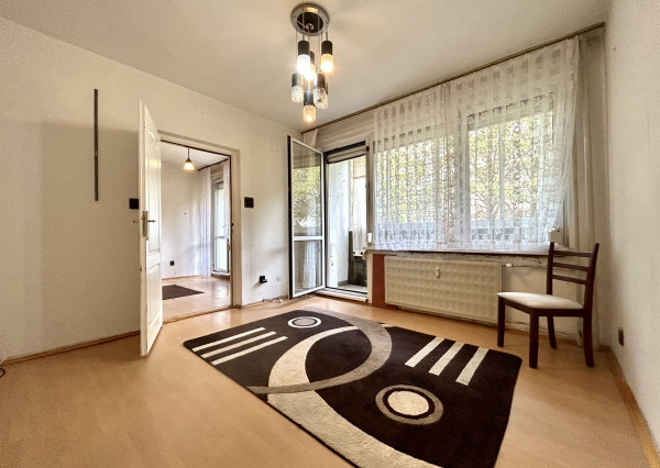 PREDANÝ - 1 izbový byt s dvoma loggiami