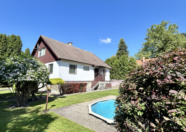 Na predaj trojpodlažný rodinný dom v obci Hronovce okr. Levice