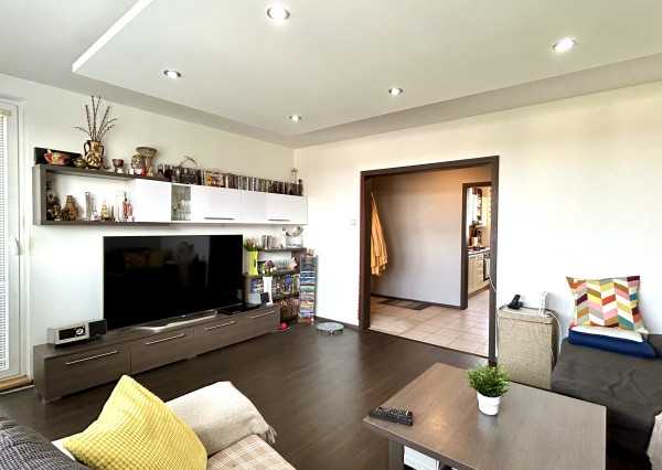 PREDANÝ NA PREDAJ 3 IZBOVÝ BYT S LOGGIOU V TRNAVE