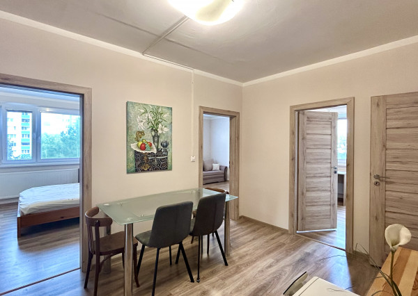 PRENAJATÝ - Na prenájom 3 izbový byt s loggiou na Tematínskej ulici