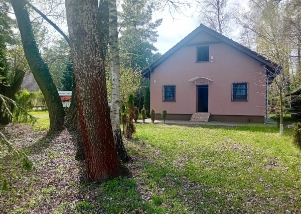 Na predaj chata na Záhorí na brehu jazera