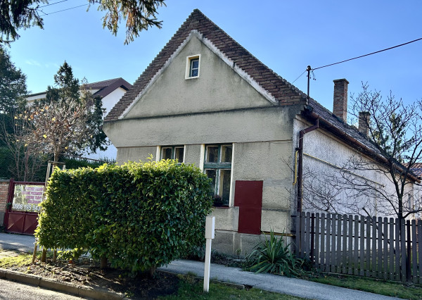 Na predaj dva domy v centre Dunajskej Lužnej